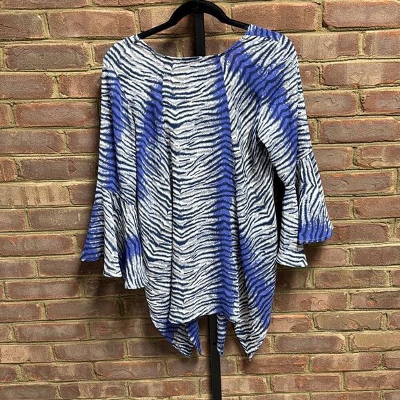 Larsen Gray Women’s Blue Animal Print Bell Sleeve Tunic Size Medium - Picture 5 of 8